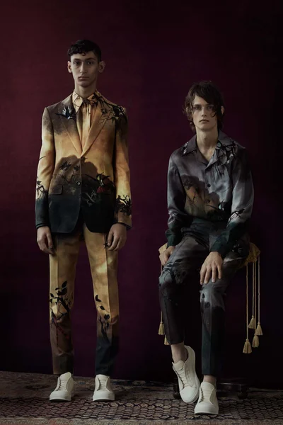 Look 16